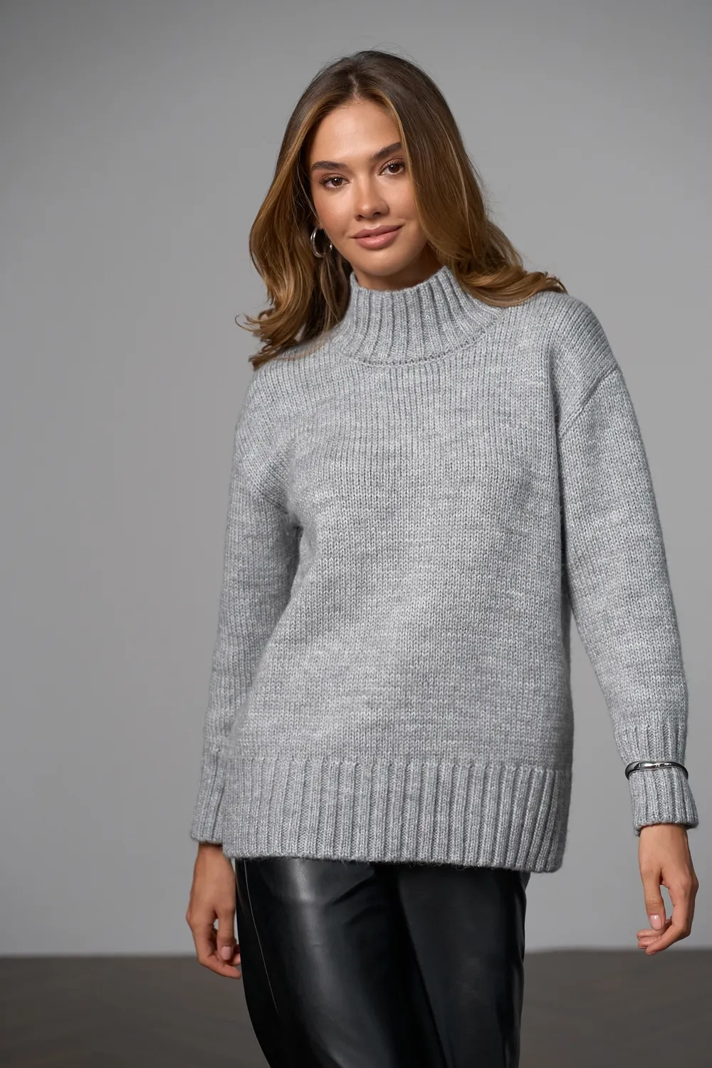 СВЕТР З ВОВНИ МЕРИНОСА В КОЛЬОРАХ/2846